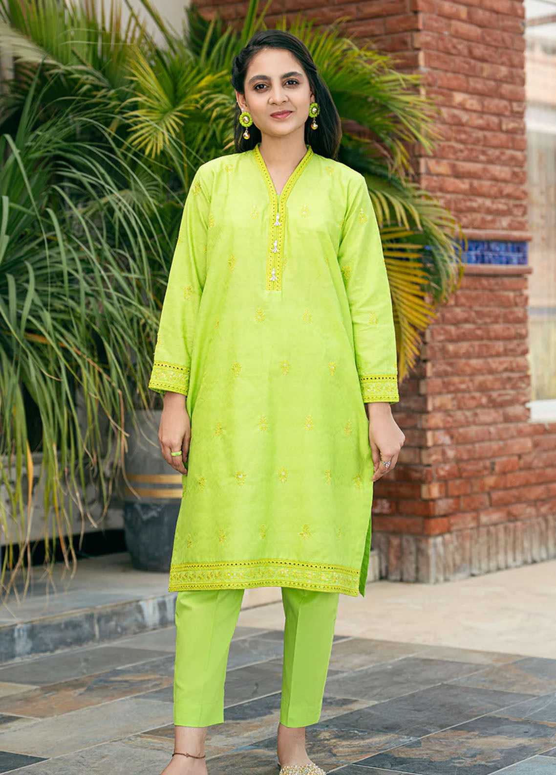 Mahroo Digital Embroidered Lawn 2 Piece Stitched Suit MMCS25K&G D-T-SFC-030