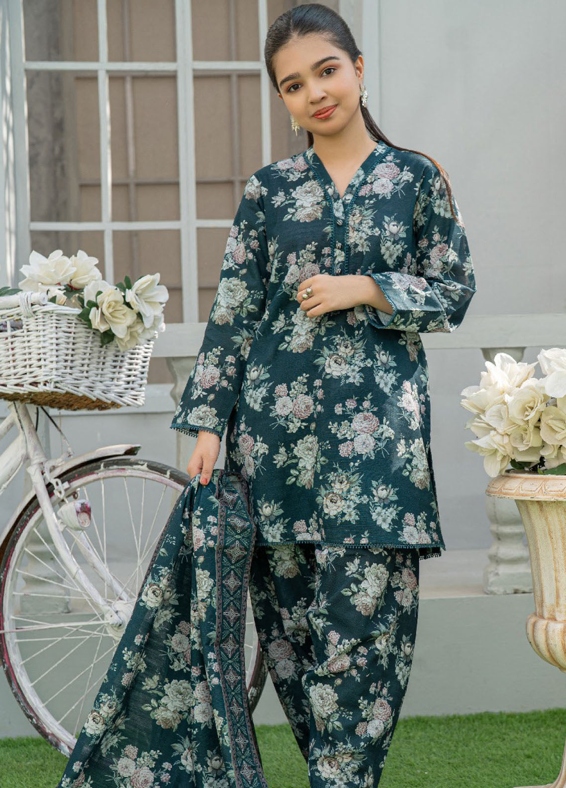 Mahroo Digital Embroidered Lawn 3 Piece Stitched Suit MMCS25K&G D-T-CK-006