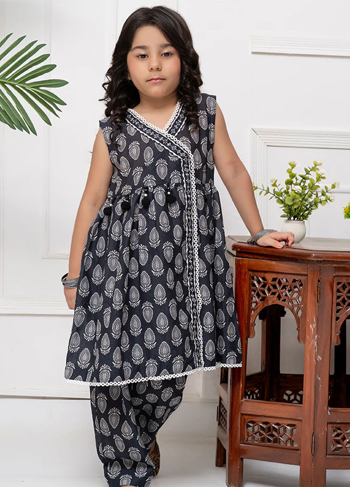 Mahroo Digital Printed Lawn 2 Piece Stitched Suit MMCS25K&G D-K-DP-023