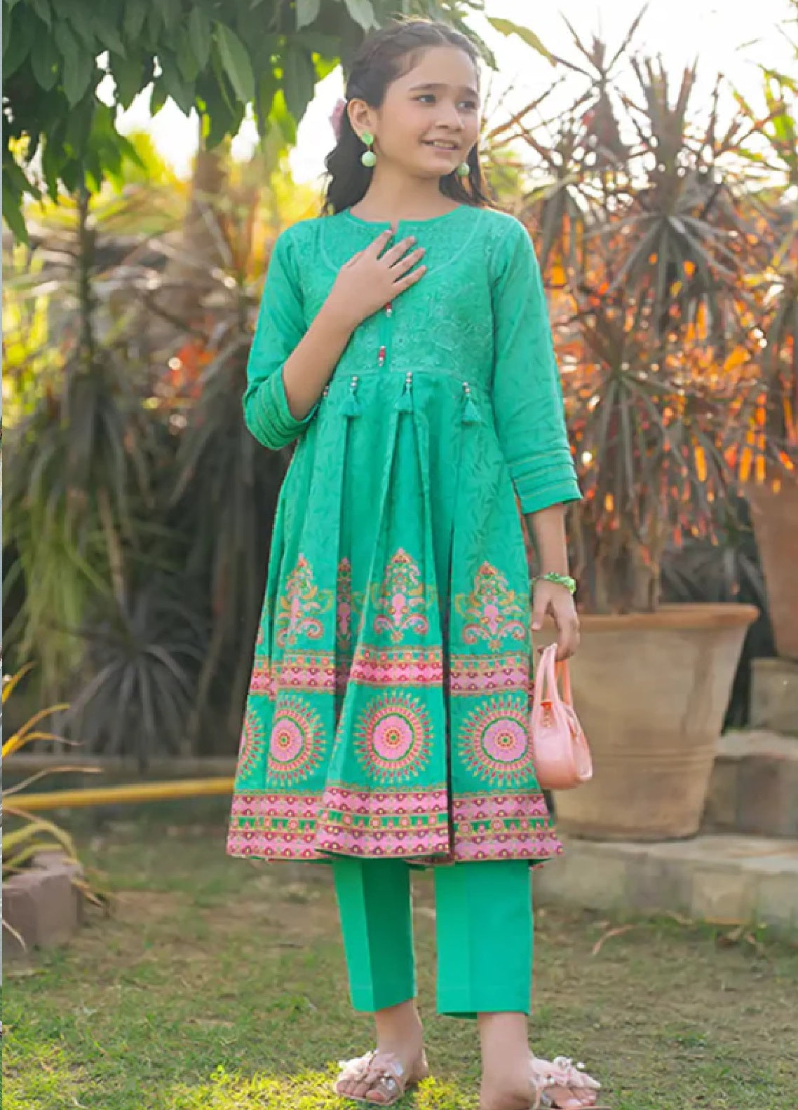 Mahroo Digital Printed Lawn 2 Piece Stitched Suit MMCS25K&G D-SFC-182-G