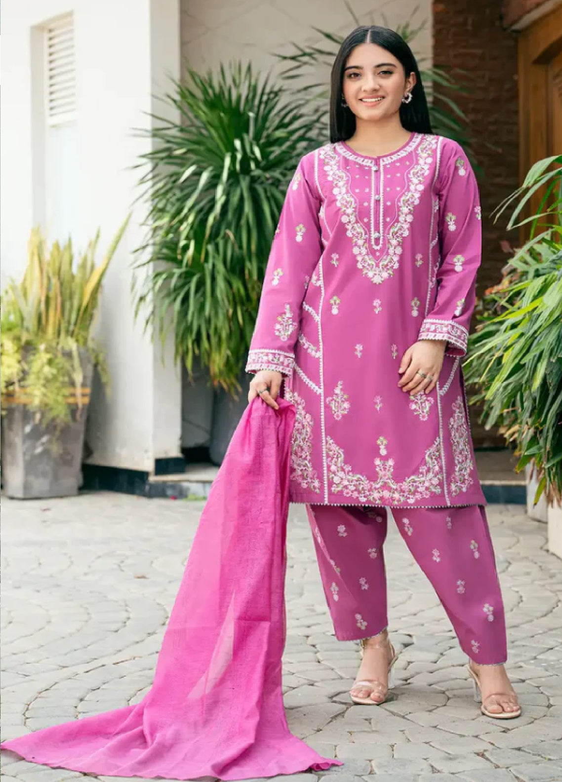 Mahroo Digital Printed Lawn 3 Piece Stitched Suit MMCS25K&G D-T-SFC-026