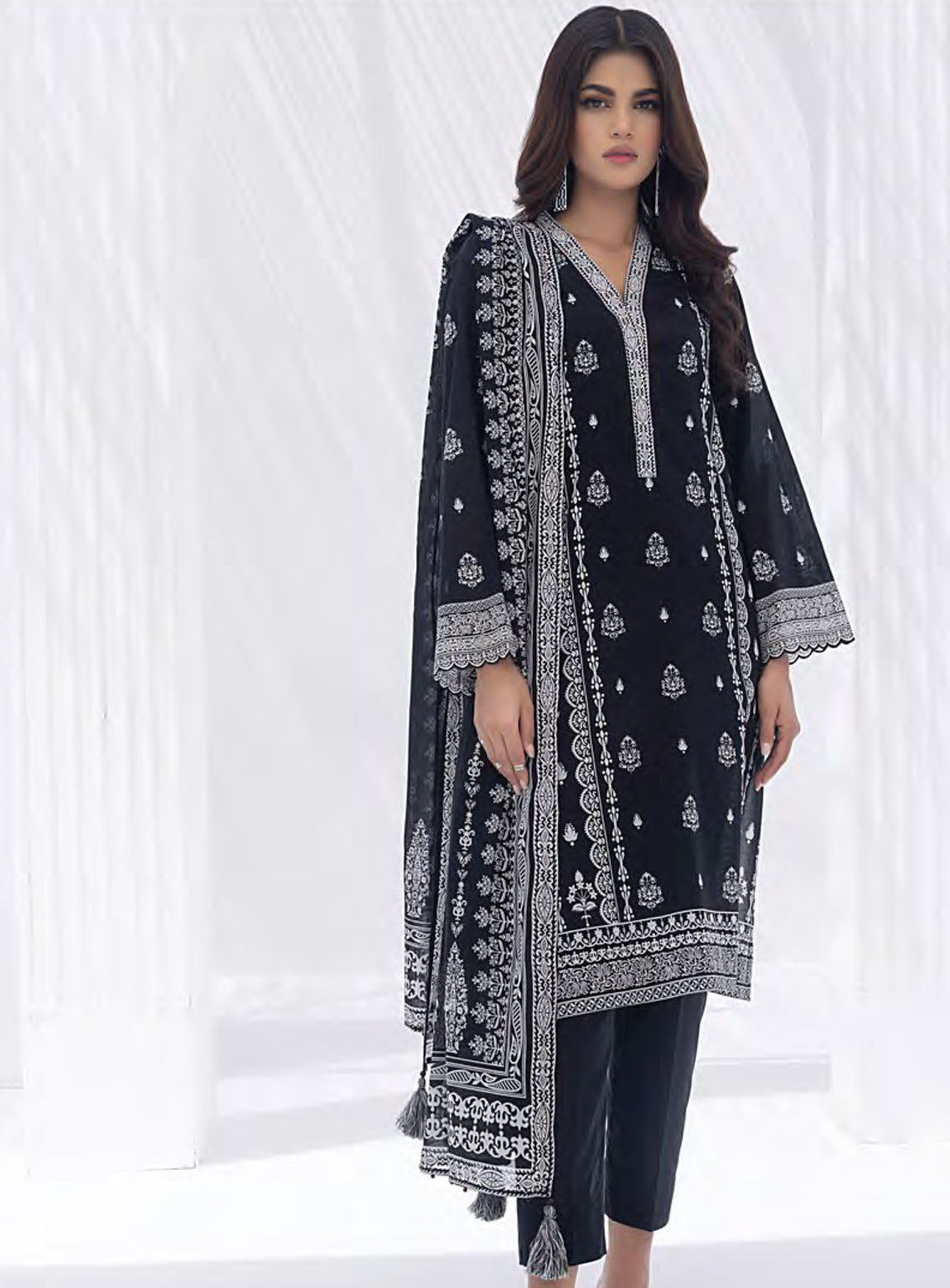 Monochrome By LSM Lakhany Printed Lawn 3 Piece Stitched Suit- LSM24ML LG-AR-0035