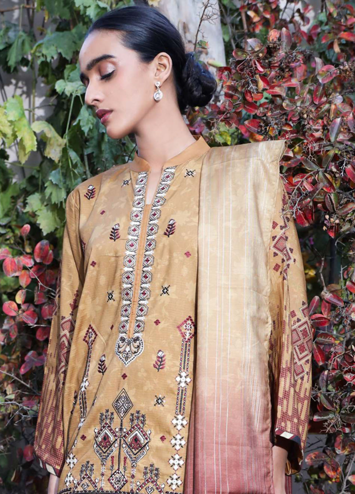Noor By Rashid Textile Embroidered Linen 3 Piece Unstitched Suit RT25NEL D-0093