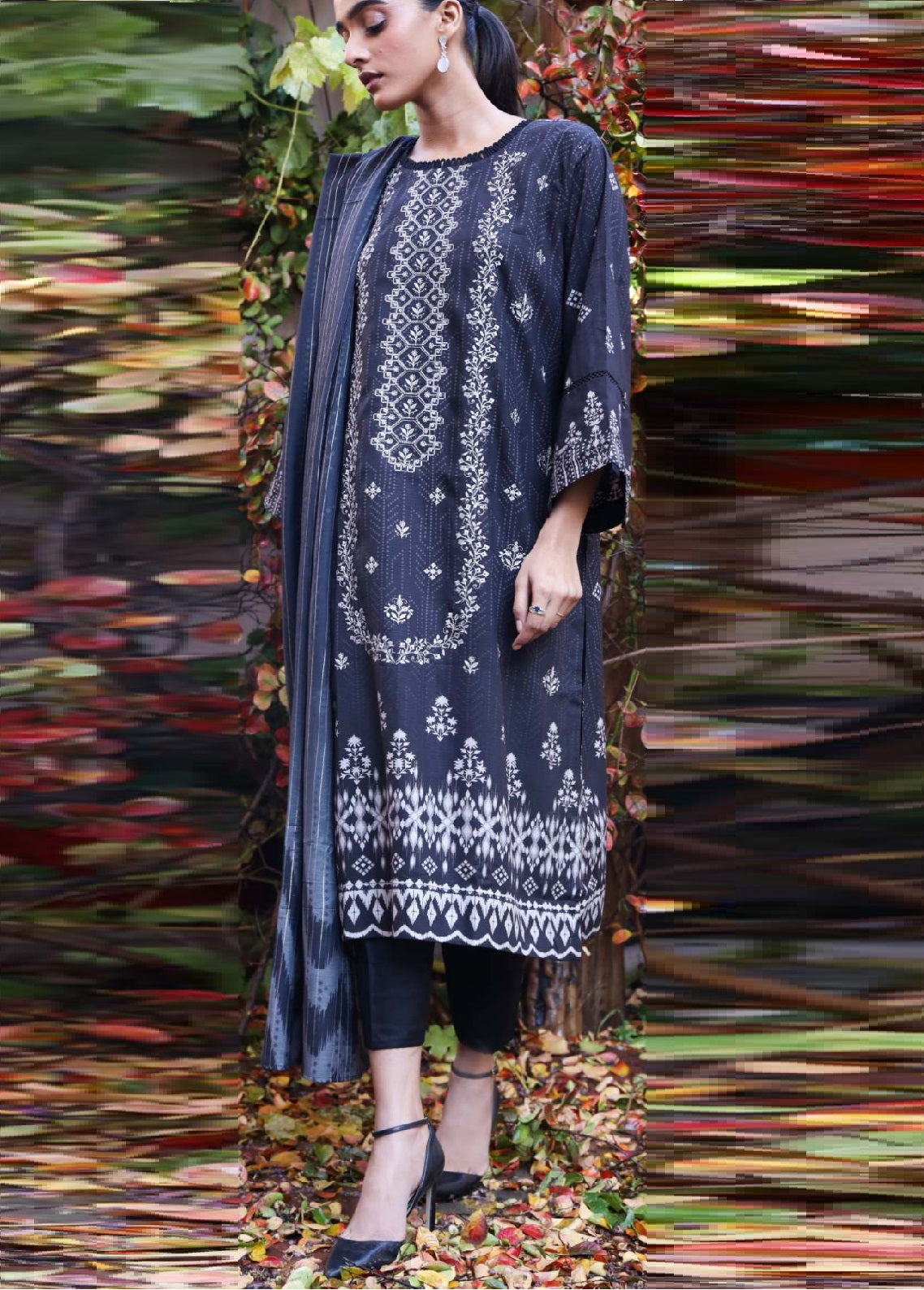 Noor By Rashid Textile Embroidered Linen 3 Piece Unstitched Suit RT25NEL D-0097