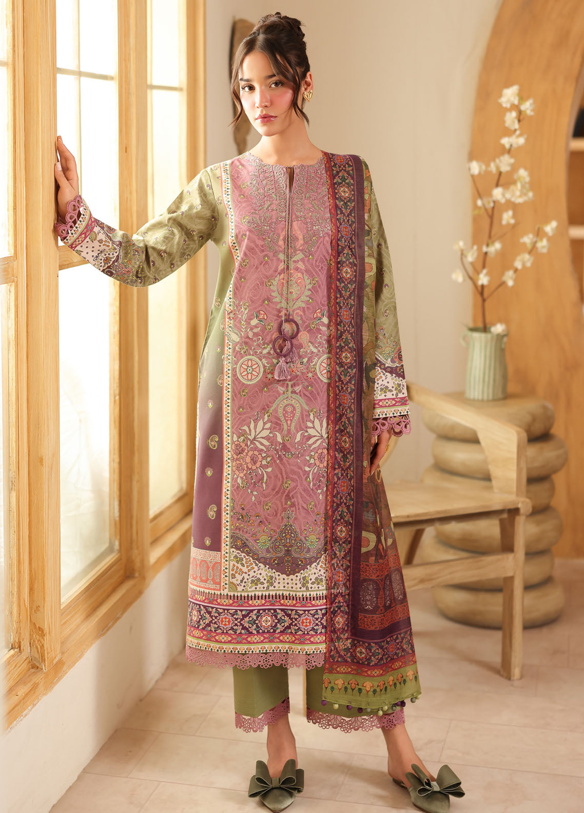 Pareesa By Roheenaz Printed Cambric 3 Piece Unstitched Suit RNZ25PPC D-2A RUHAA?
