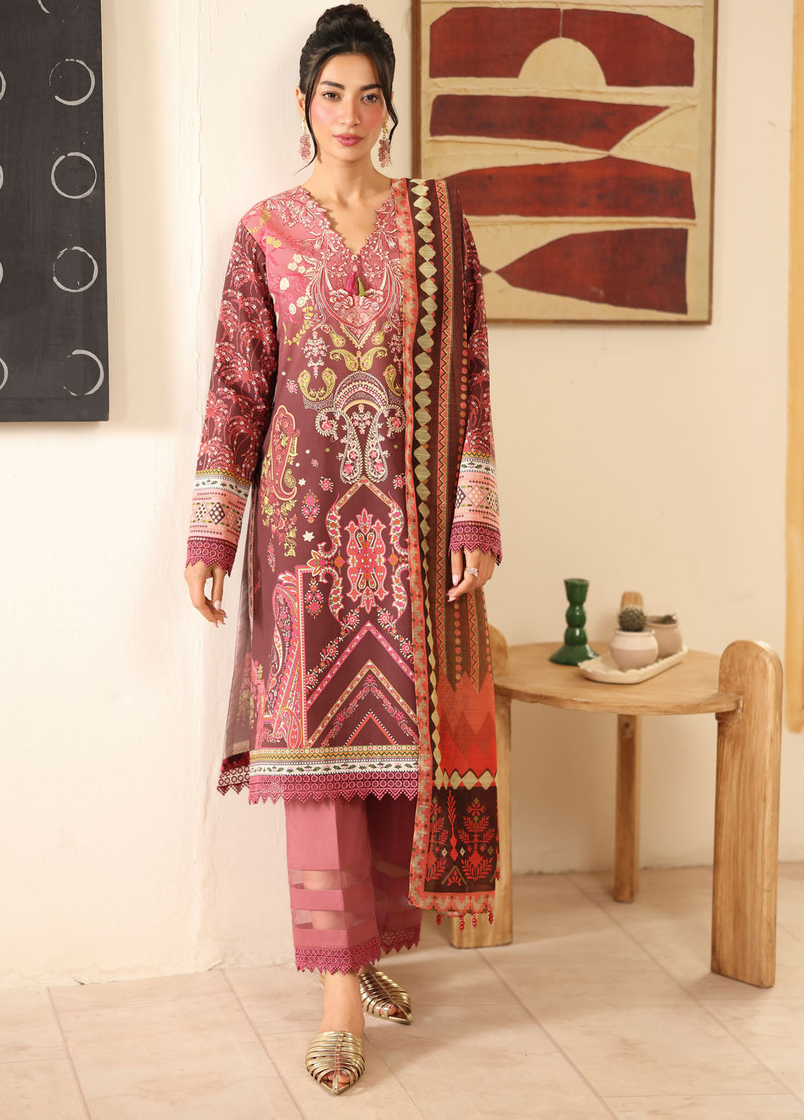 Pareesa By Roheenaz Printed Cambric 3 Piece Unstitched Suit RNZ25PPC D-4A HUMAINA