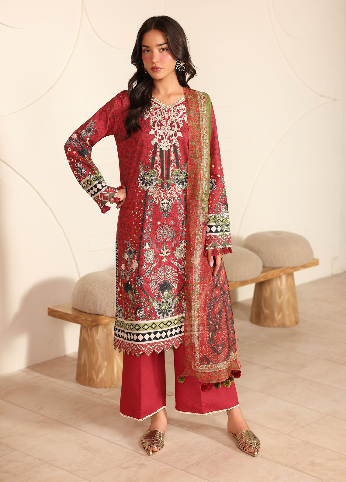 Pareesa By Roheenaz Printed Cambric 3 Piece Unstitched Suit RNZ25PPC D-6A MYSHA