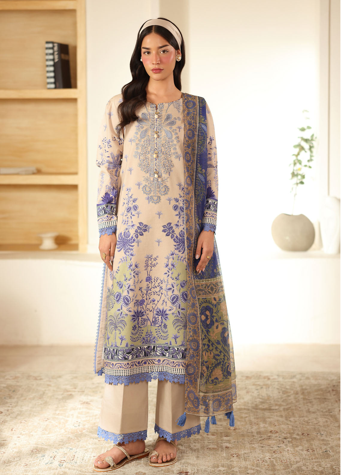 Pareesa By Roheenaz Printed Cambric 3 Piece Unstitched Suit RNZ25PPC D-8A RUMAISA