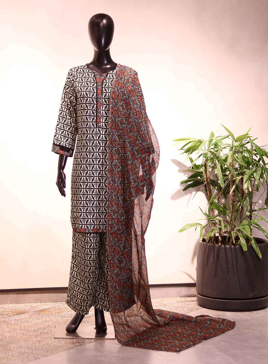 Royal Fashion Embroidered Lawn 3 Piece Stitched Suit RF26EP D-SNSC-B245 CML