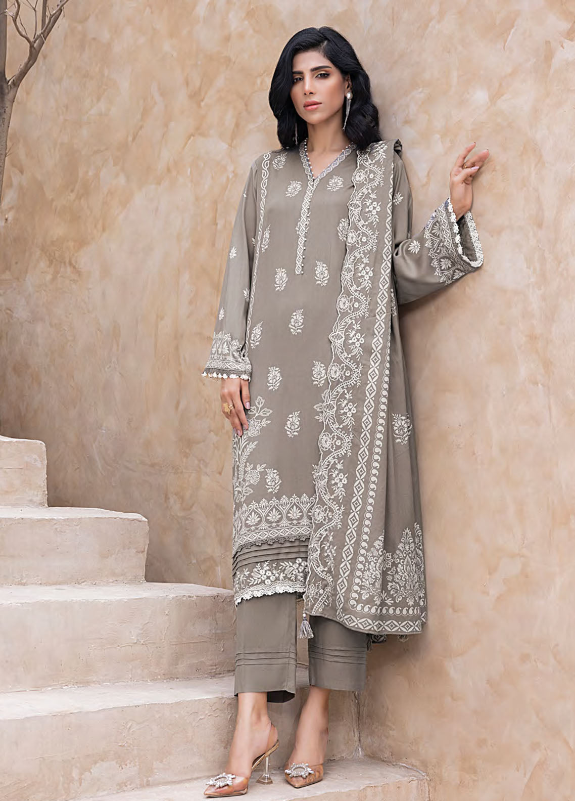 Winter Essentials By LSM Lakhany Embroidered Cashmi Wool 3 Piece Unstitched Suit LSM25WEE D-LG-UB-0210-B