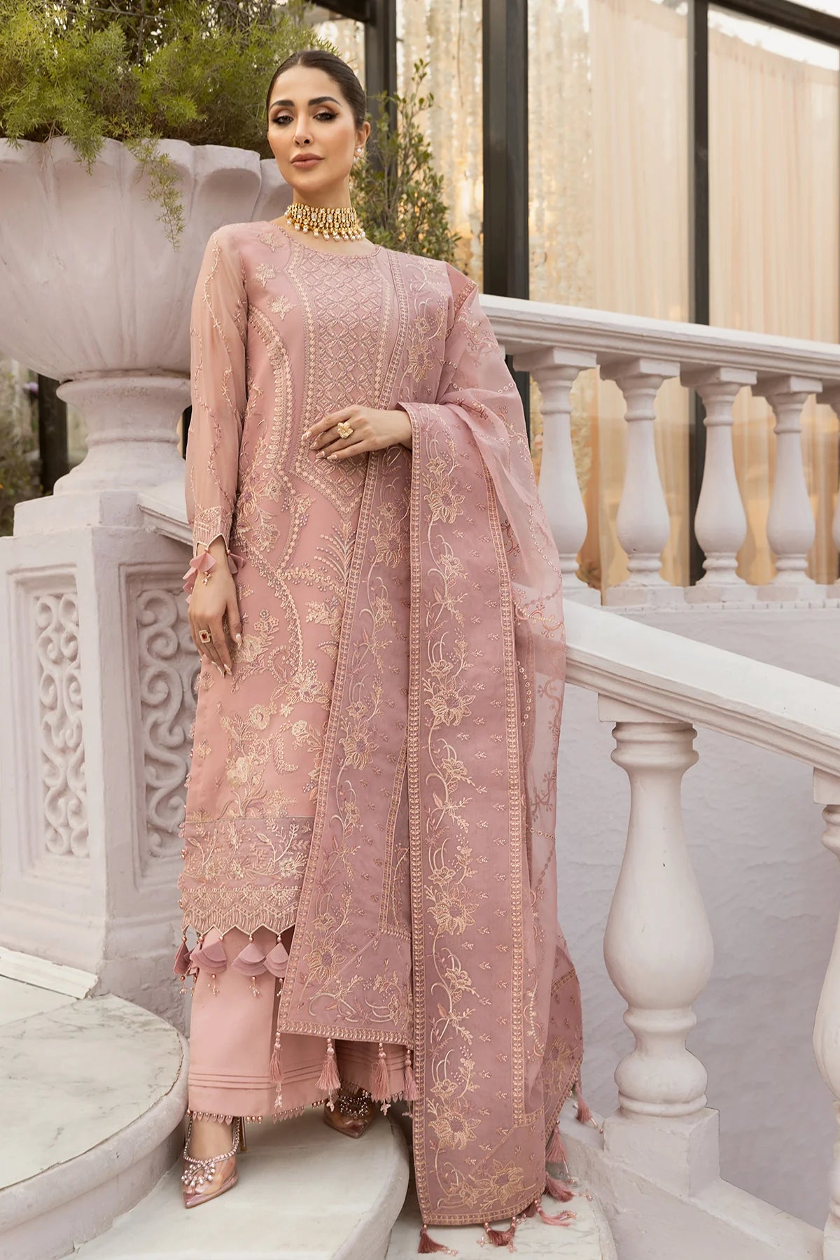D#02 Alizeh Dhaagay Luxury Emb Chiffon Collection 323 V-1