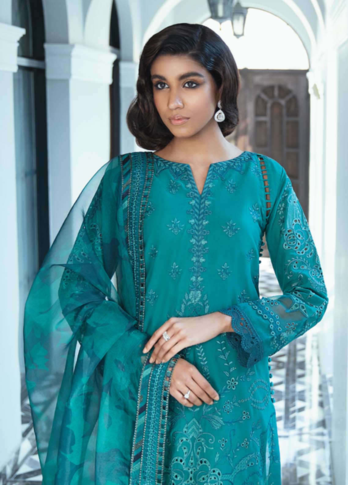 D#isv-04 Iznik Swiss Voile Emb Collection 322