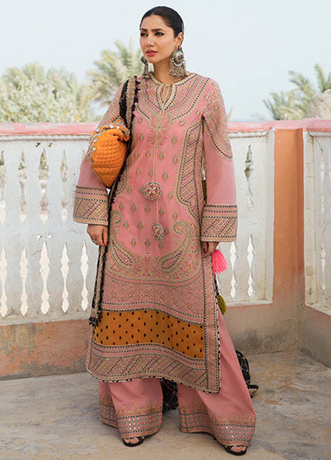 D#165 Hussain Rehar Rahgoli Luxury Emb Lawn Collection 322