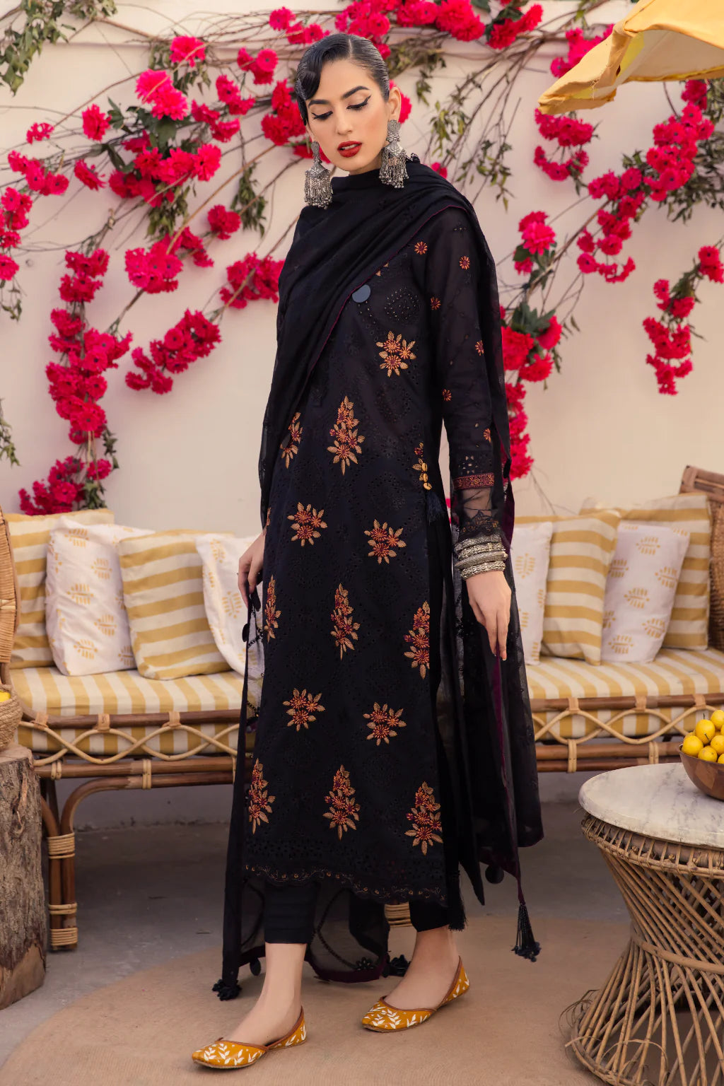 D#05 Iznik Ilaria Luxury Emb Lawn Collection 323