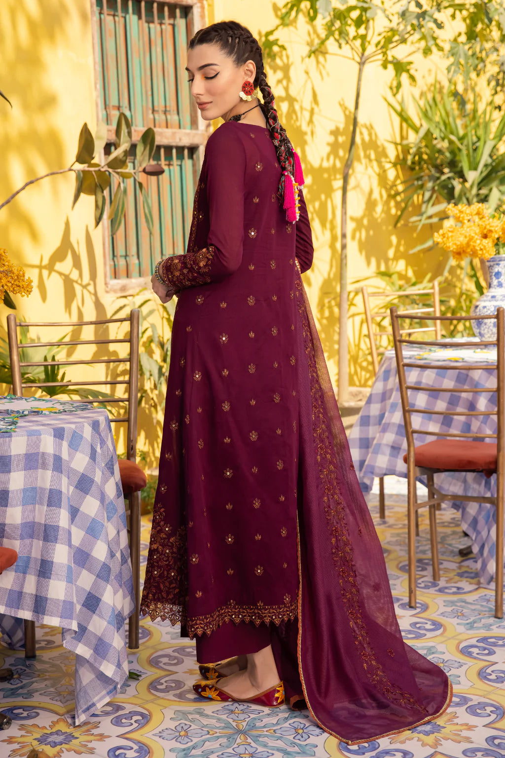 D#01 Iznik Ilaria Luxury Emb Lawn Collection 323