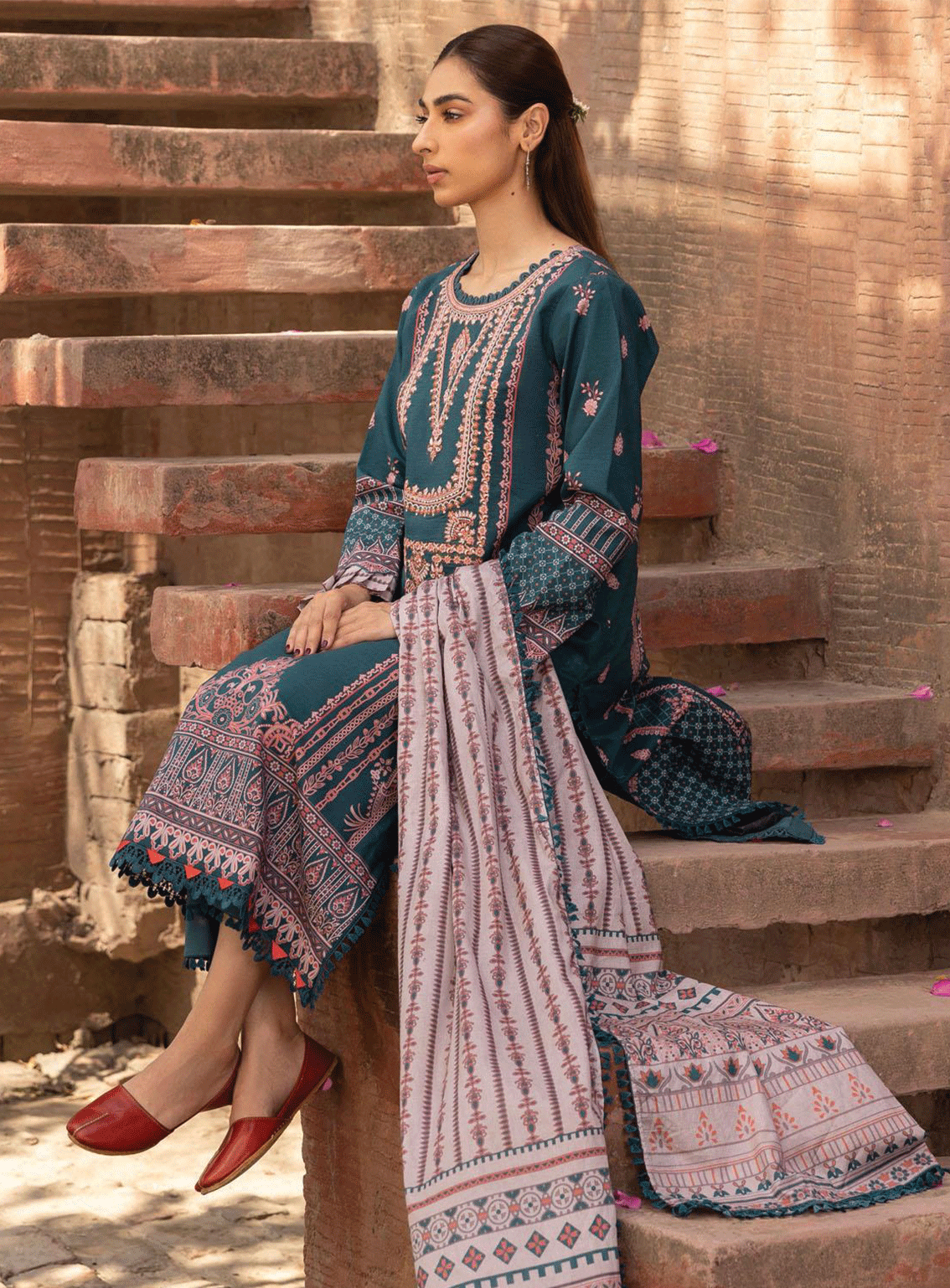 Aabyaan Embroidered Lawn Unstitched 3 Piece Suit - ABY23PL AP-05 CYRA
