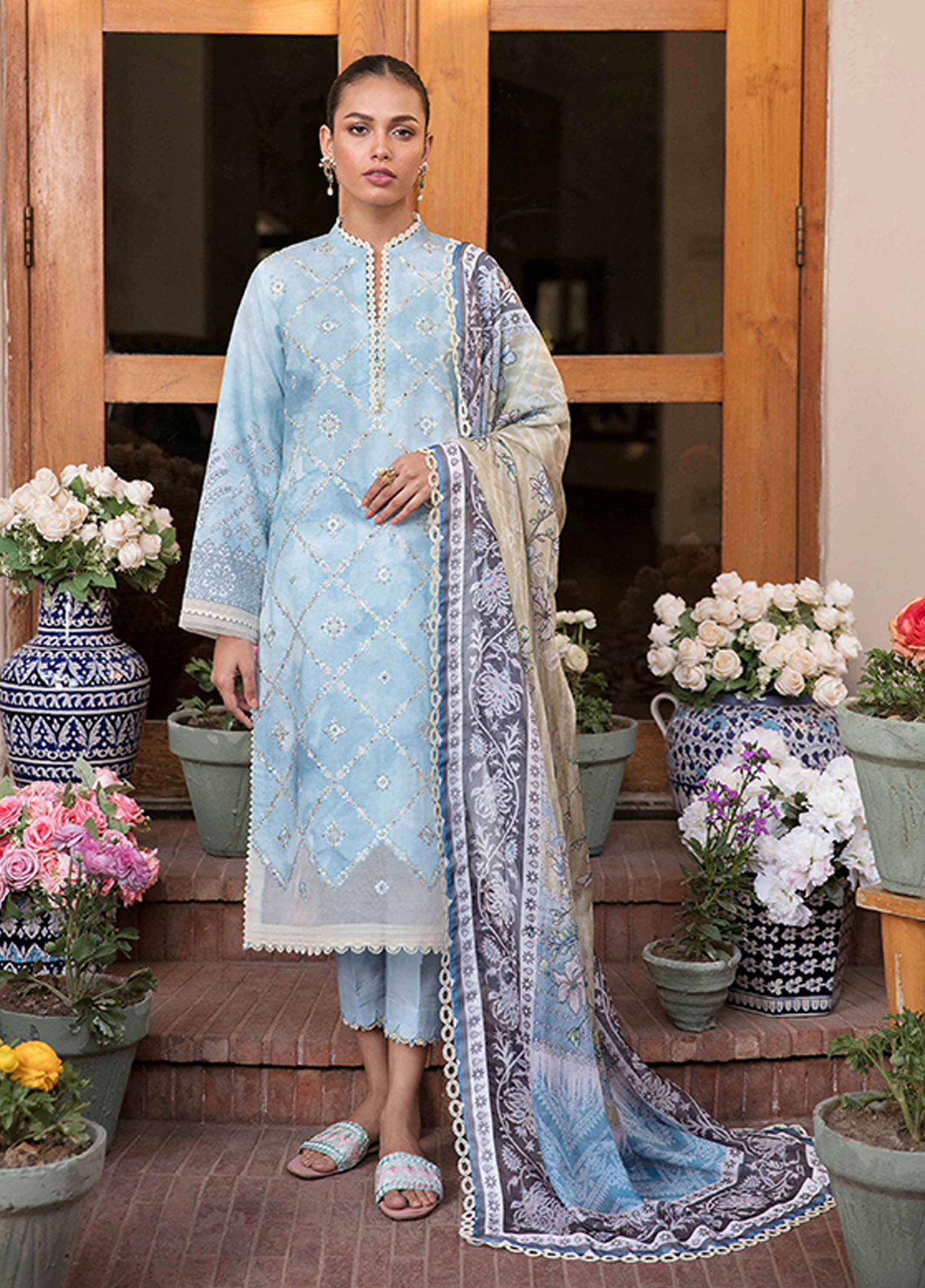 D#10 Seran Afsanah Emb Lawn Collection 323