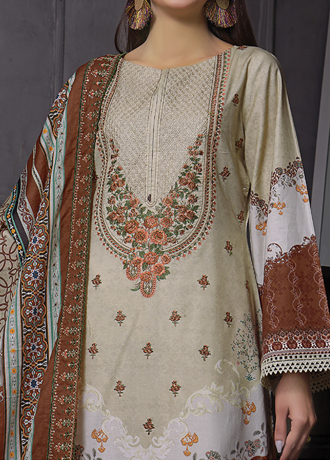 D#189 VS Misri Digital Emb Lawn Collection 223