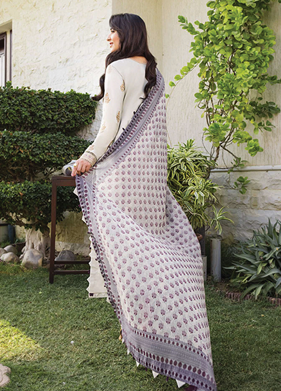 D#05 Asim Jofa Rania Emb Collection 223