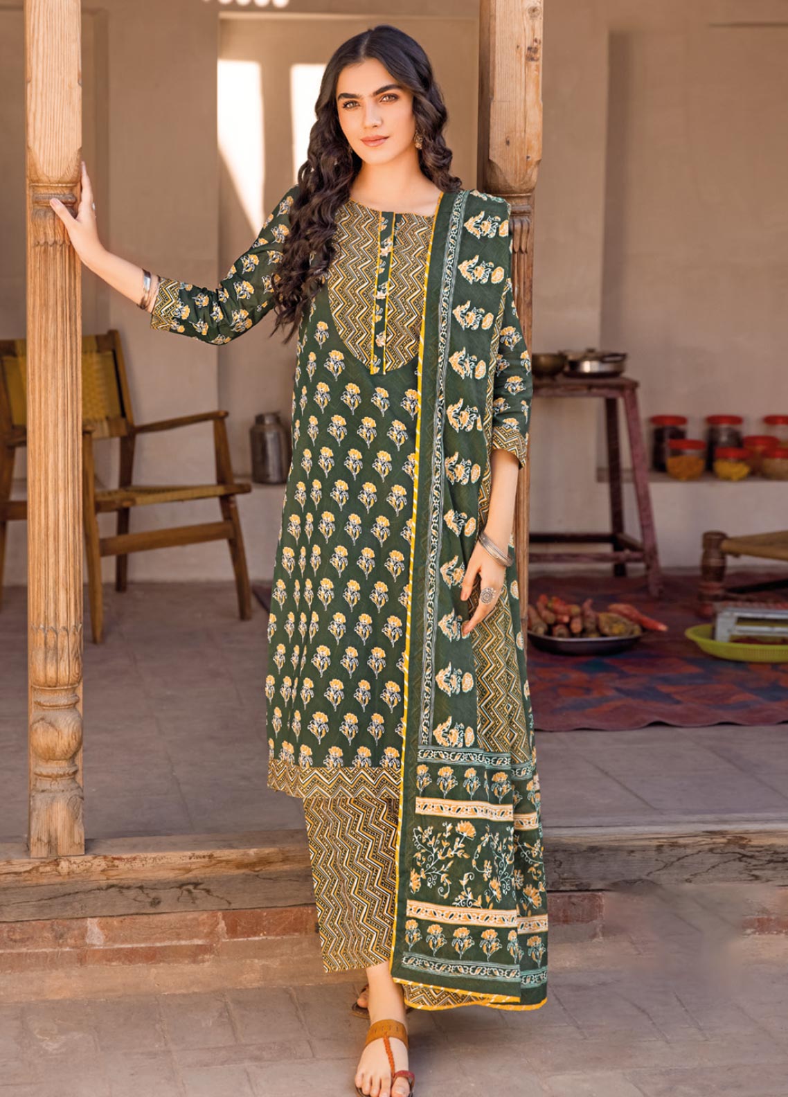 D#CL-32242A GulAhmed Vintage Garden Ethnic Printed Lawn Collection 223