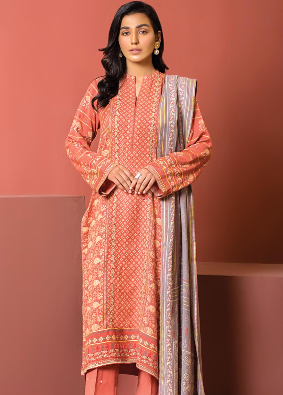 D#395 LSM Lakhany Dareechay Emb Collection 1122