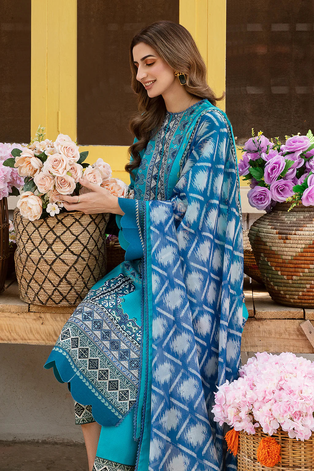 D#03 Afrozeh Rangreza Emb Lawn Collection 323