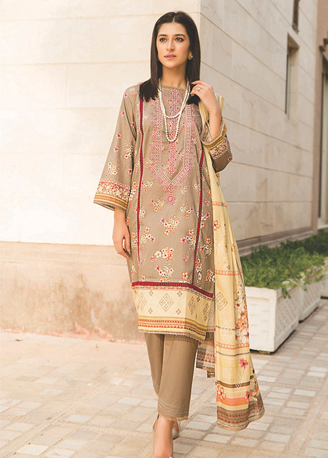 D#6901 Rashid Sunehri Digital Emb Lawn Collection 323