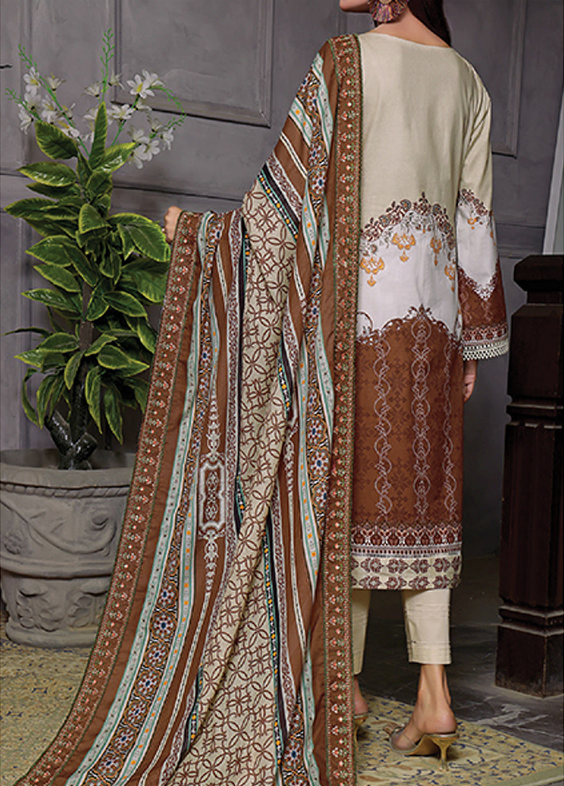 D#189 VS Misri Digital Emb Lawn Collection 223